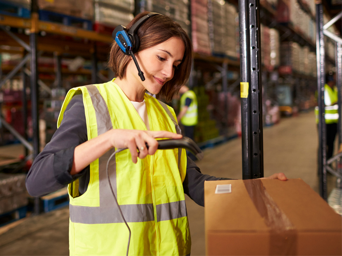 Vrouwelijke orderpicker
