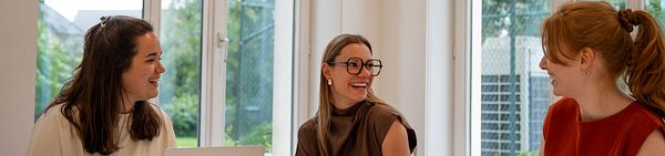 banner Recruiters lachend